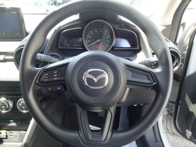 MAZDA2