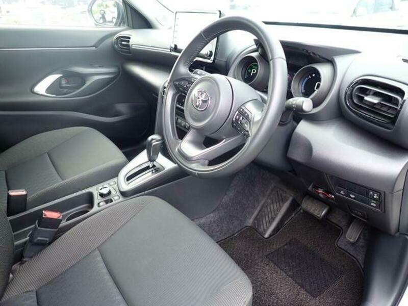 YARIS CROSS