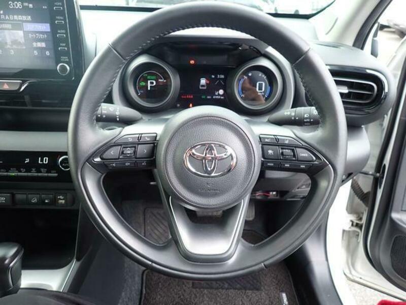YARIS CROSS