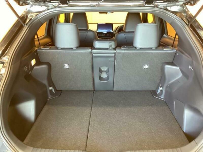 YARIS CROSS