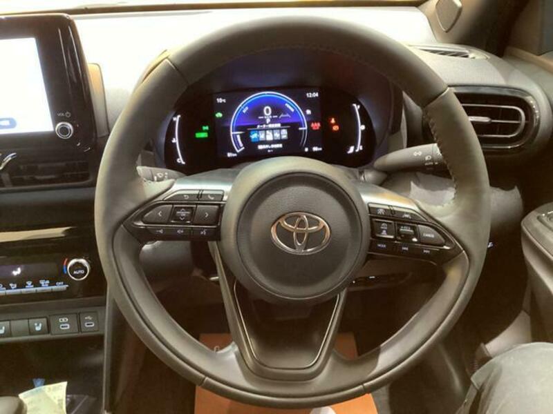 YARIS CROSS