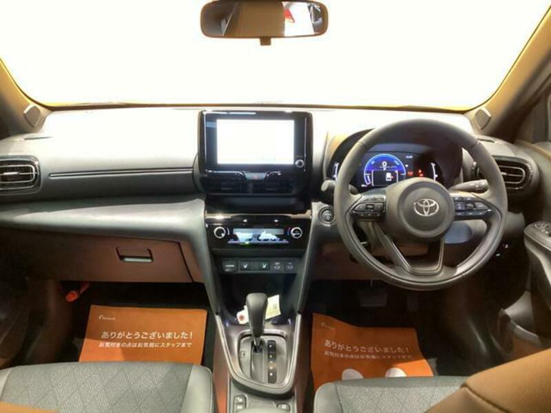 YARIS CROSS