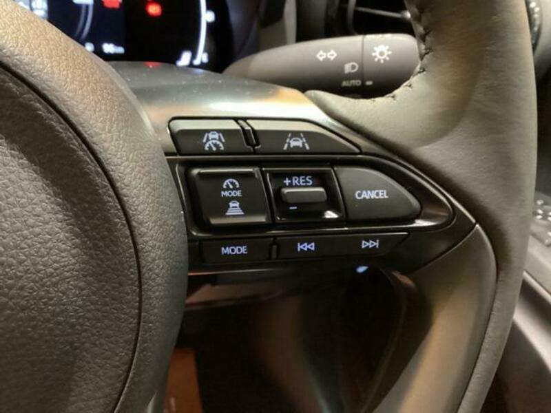 YARIS CROSS