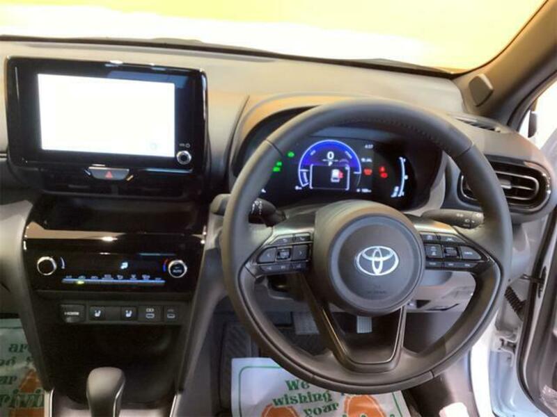 YARIS CROSS
