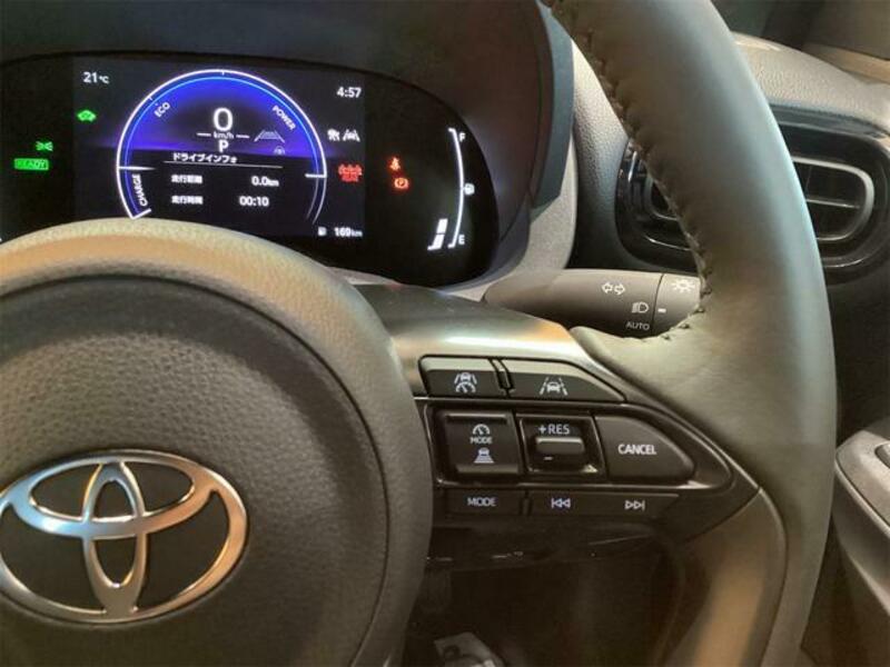 YARIS CROSS