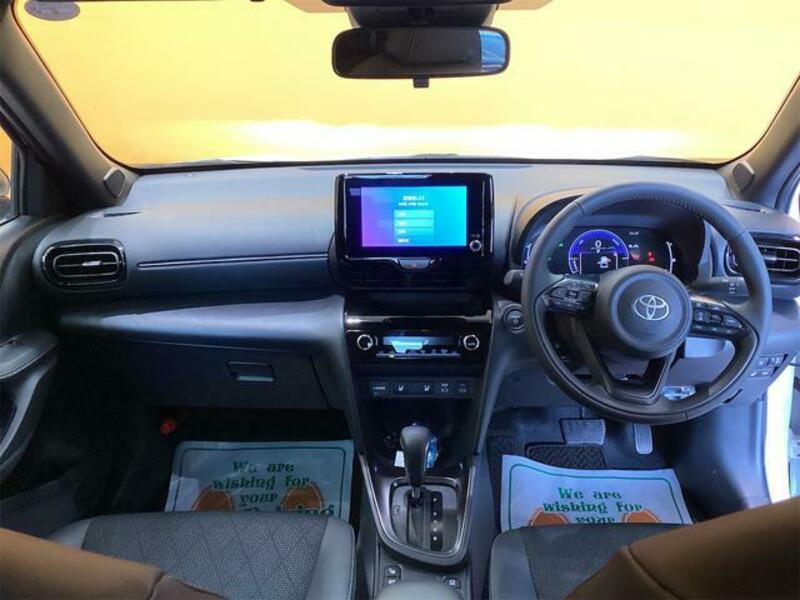 YARIS CROSS
