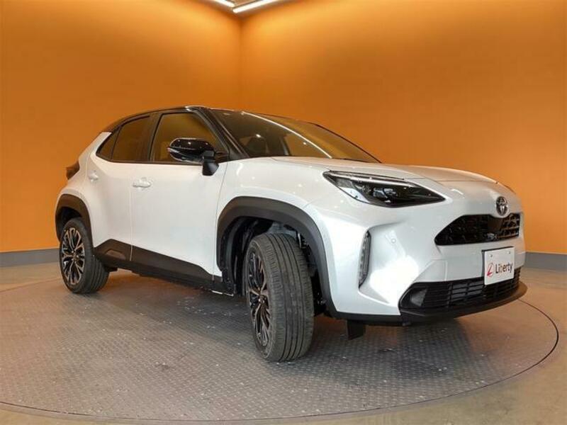 YARIS CROSS