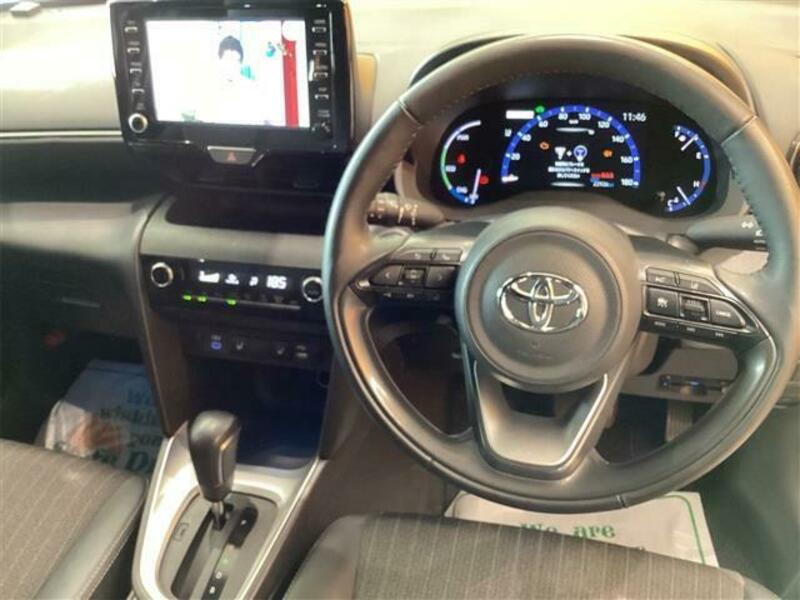 YARIS CROSS