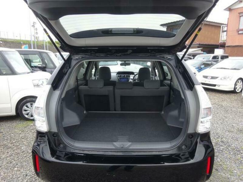 PRIUS ALPHA