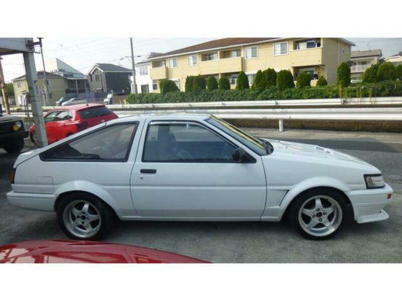 COROLLA LEVIN