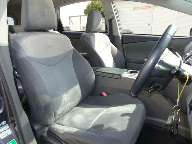 PRIUS ALPHA