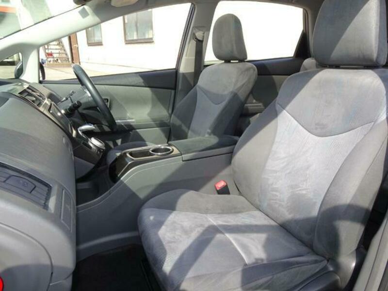PRIUS ALPHA