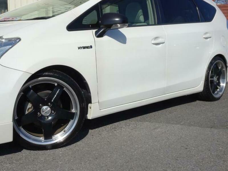 PRIUS ALPHA