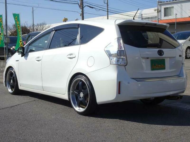 PRIUS ALPHA