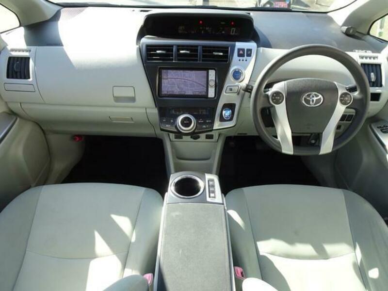 PRIUS ALPHA