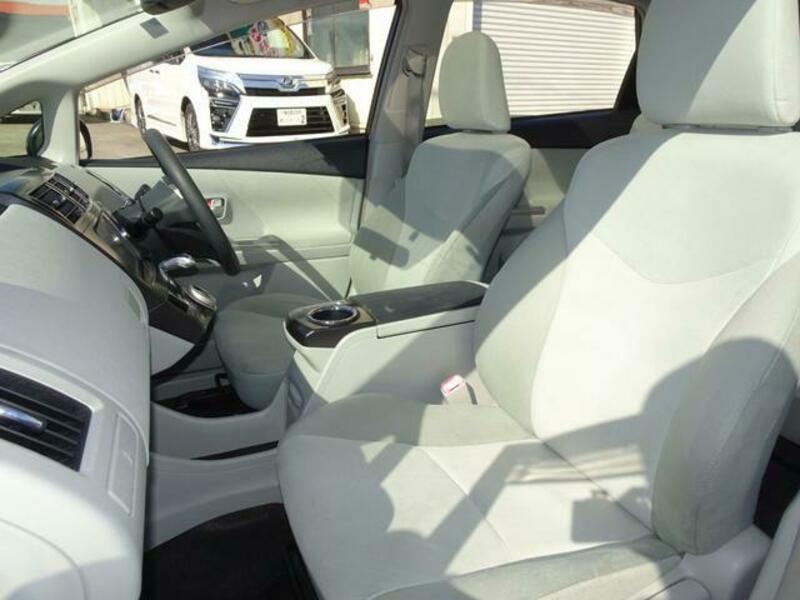 PRIUS ALPHA