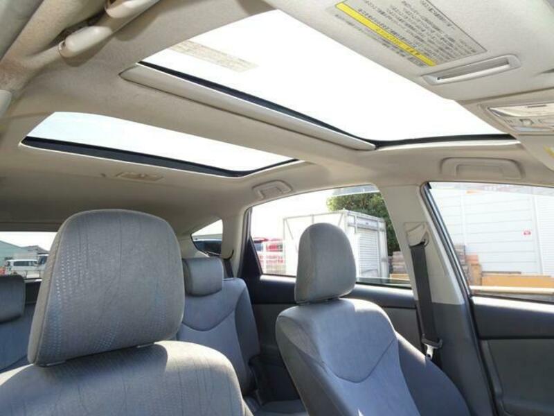 PRIUS ALPHA