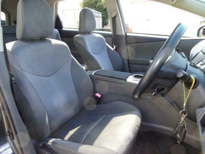 PRIUS ALPHA