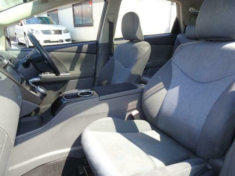 PRIUS ALPHA