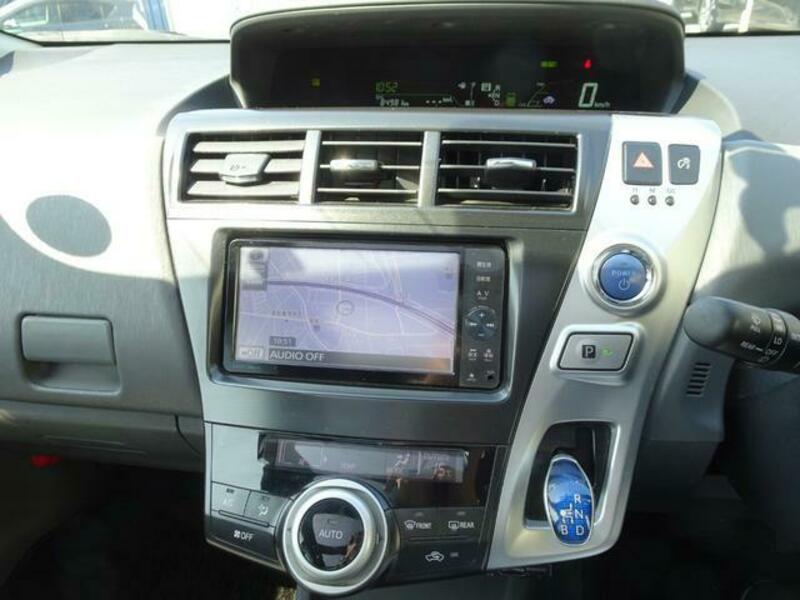 PRIUS ALPHA