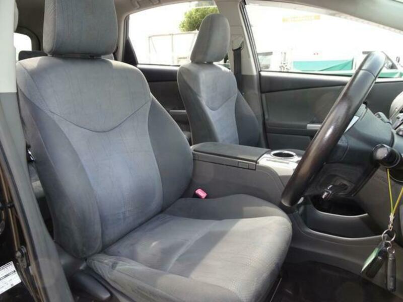 PRIUS ALPHA