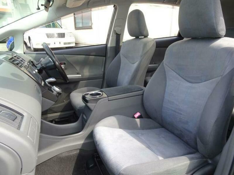 PRIUS ALPHA
