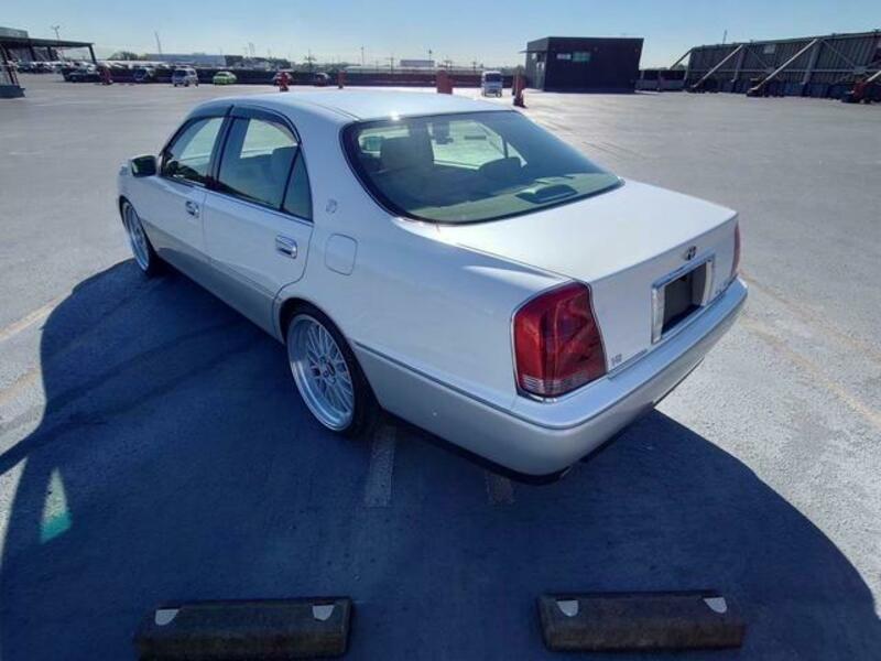 CROWN MAJESTA
