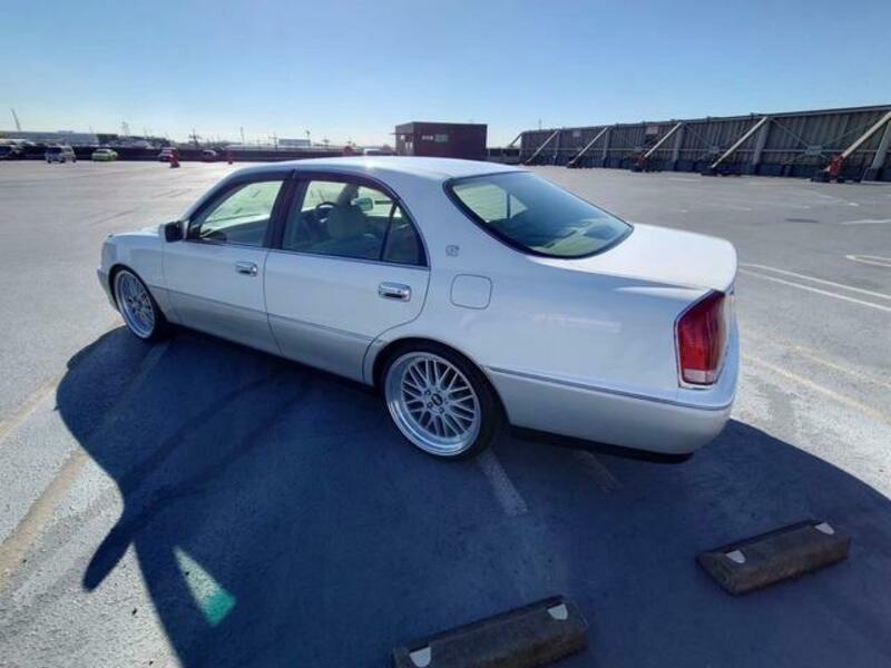 CROWN MAJESTA