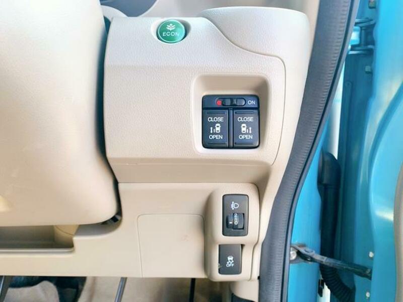 N BOX