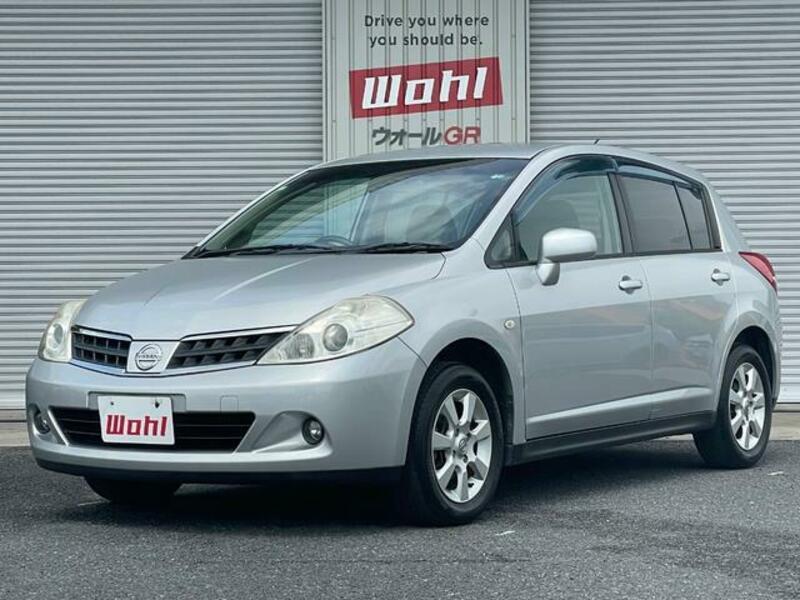 NISSAN TIIDA
