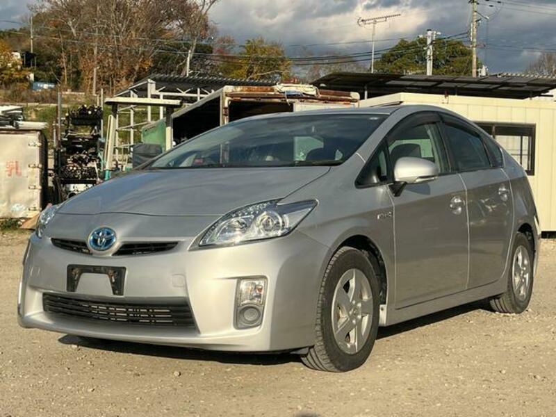 TOYOTA PRIUS