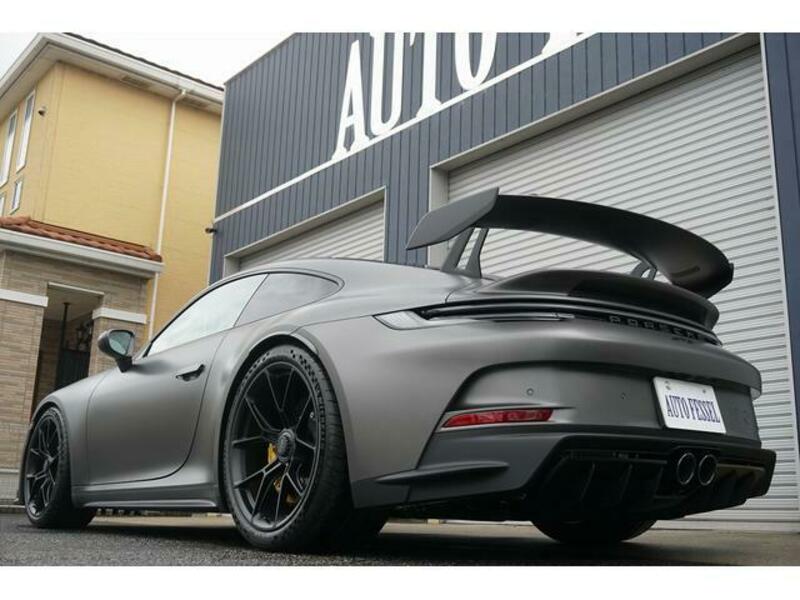 911