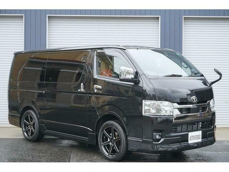 TOYOTA HIACE VAN