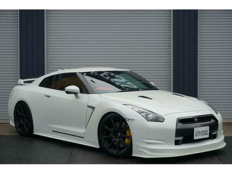 NISSAN GT-R