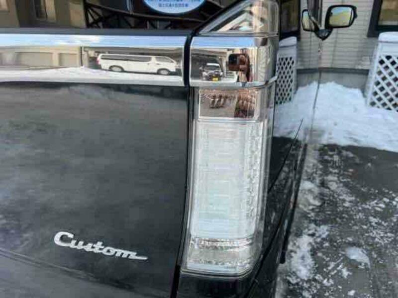 N BOX CUSTOM