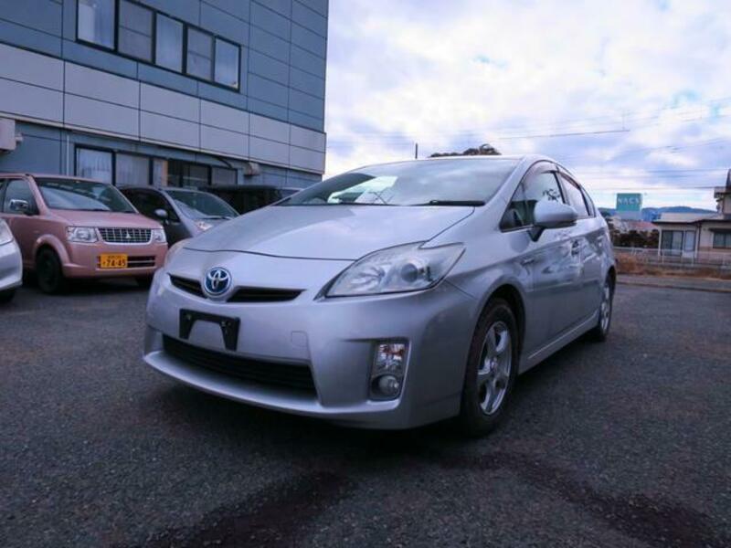 TOYOTA PRIUS