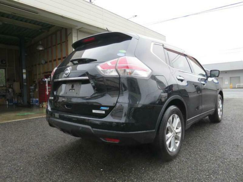 X-TRAIL