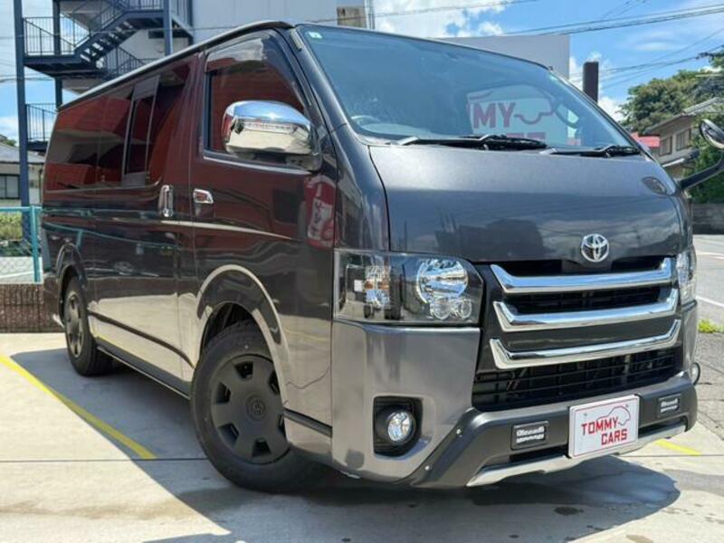 TOYOTA HIACE VAN