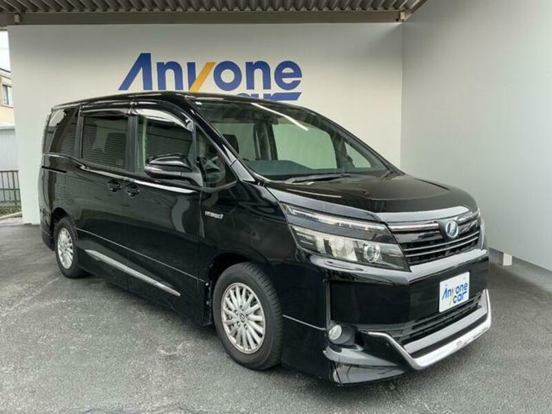 TOYOTA VOXY