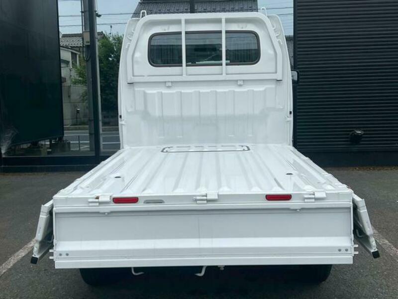 CLIPPER TRUCK