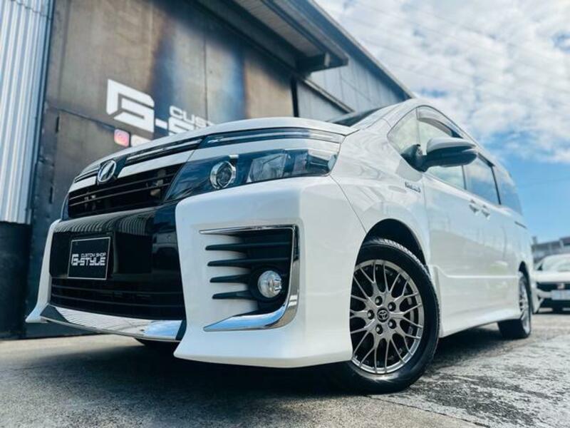 TOYOTA VOXY