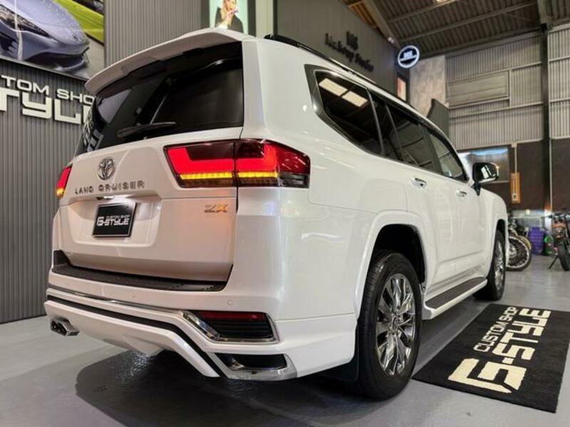 LAND CRUISER