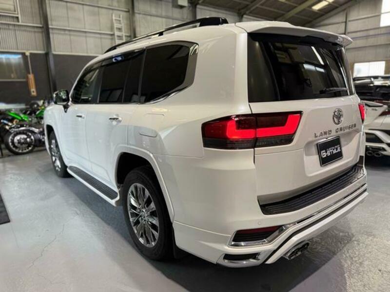 LAND CRUISER