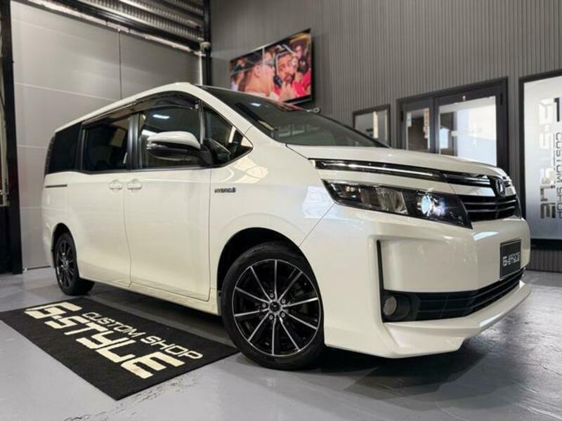 TOYOTA VOXY