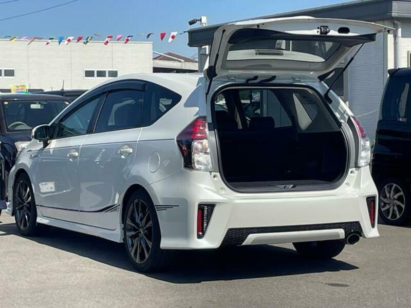 PRIUS ALPHA