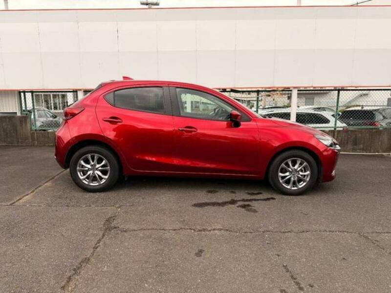 MAZDA2