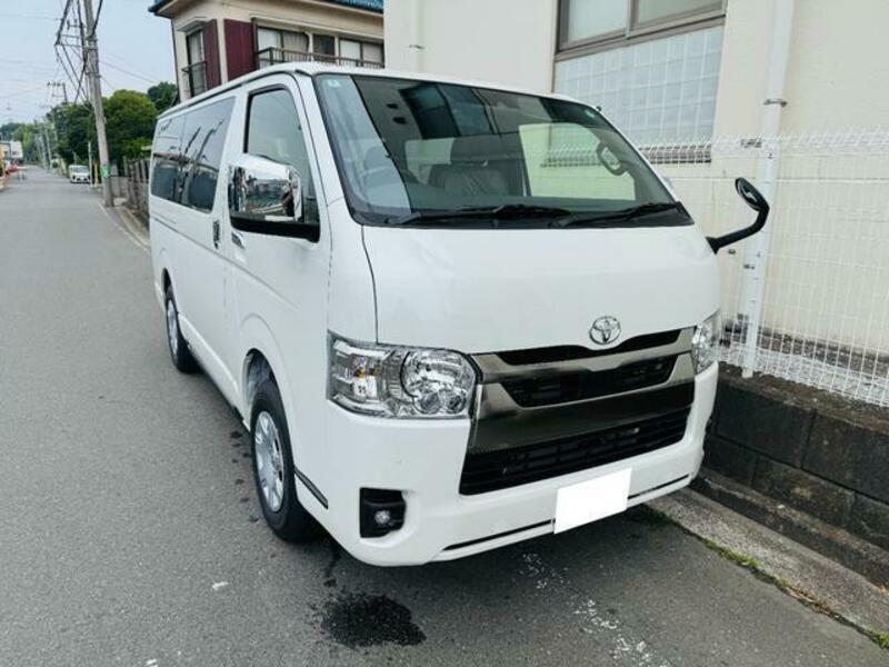 TOYOTA HIACE VAN