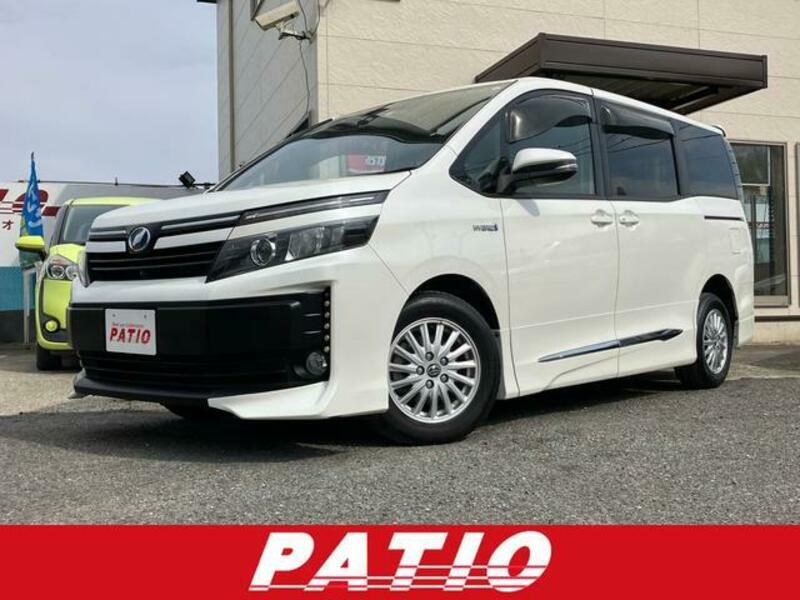 TOYOTA VOXY