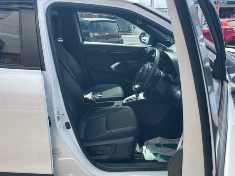 YARIS CROSS