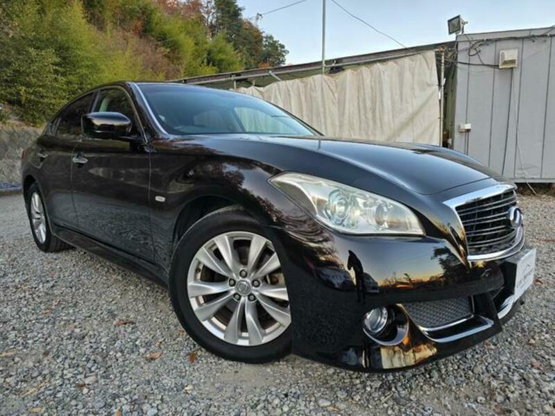NISSAN FUGA